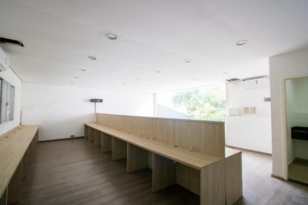 Casa à venda com 659m², 3 quartos e 7 vagas Casa à venda com 659m², 3 quartos e 7 vagasSalão 3