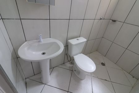 Banheiro de casa para alugar com 1 quarto, 35m² em Km 18, Osasco