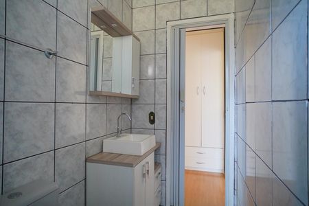 Banheiro  de apartamento para alugar com 1 quarto, 61m² em Jardim do Salso, Porto Alegre