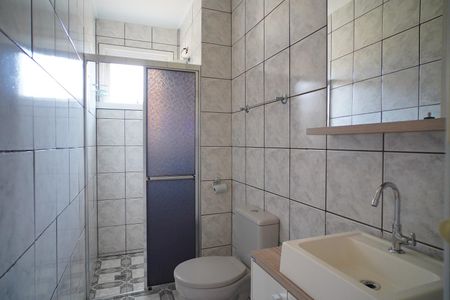 Banheiro  de apartamento para alugar com 1 quarto, 61m² em Jardim do Salso, Porto Alegre