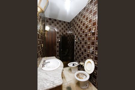 Casa à venda com 378m², 5 quartos e 2 vagasBanheiro Social