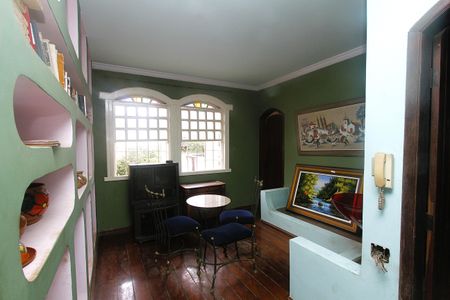 Casa à venda com 378m², 5 quartos e 2 vagasQuarto 1