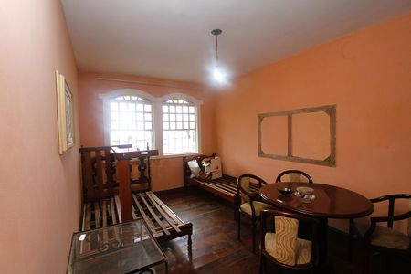 Casa à venda com 378m², 5 quartos e 2 vagasQuarto 2