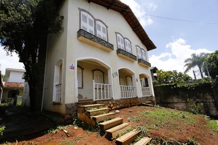 Casa à venda com 378m², 5 quartos e 2 vagasFachada