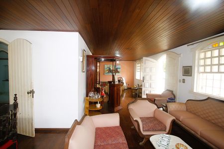 Casa à venda com 378m², 5 quartos e 2 vagasSala