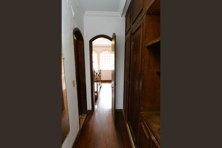 Casa à venda com 378m², 5 quartos e 2 vagasCorredor