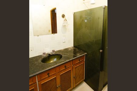 Casa à venda com 378m², 5 quartos e 2 vagasBanheiro da Suíte 2