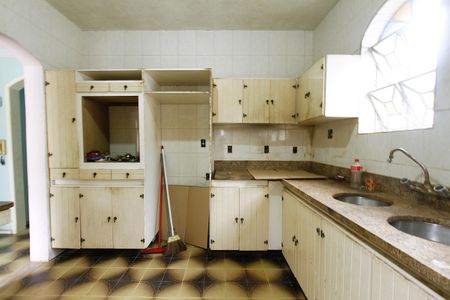 Casa à venda com 378m², 5 quartos e 2 vagasCozinha