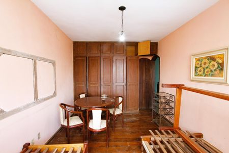 Casa à venda com 378m², 5 quartos e 2 vagasQuarto 2