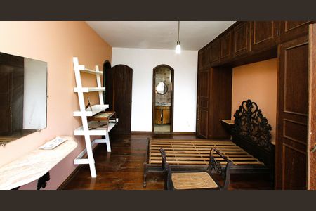 Casa à venda com 378m², 5 quartos e 2 vagasQuarto 4 - Suíte