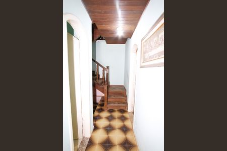 Casa à venda com 378m², 5 quartos e 2 vagasEscada