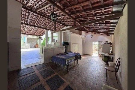 Casa à venda com 411m², 6 quartos e 2 vagas