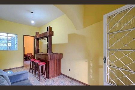 Casa à venda com 4 quartos, 300m² em Santa Cruz, Belo Horizonte