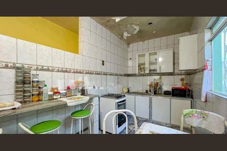 Casa à venda com 4 quartos, 300m² em Santa Cruz, Belo Horizonte