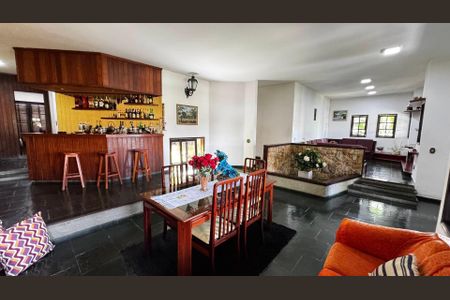 Casa à venda com 4 quartos, 311m² em Tanque, Rio de Janeiro