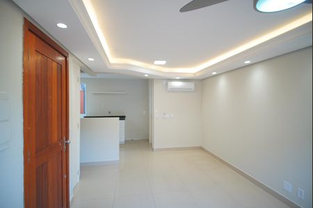 Sala de casa de condomínio à venda com 3 quartos, 86m² em Jardim Itu, Porto Alegre