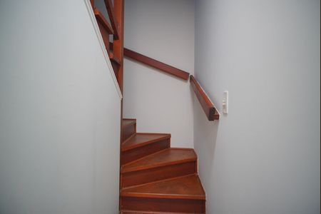 Casa de condomínio à venda com 86m², 3 quartos e 1 vagaEscada - Acesso Quartos