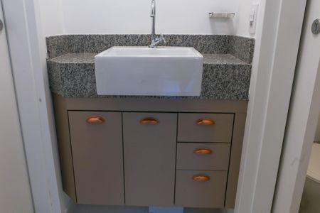 Banheiro de kitnet/studio para alugar com 1 quarto, 32m² em Butantã, São Paulo