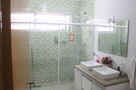 Casa à venda com 200m², 3 quartos e 2 vagasBanheiro 1