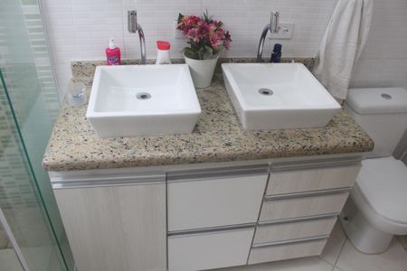 Casa à venda com 200m², 3 quartos e 2 vagasBanheiro 1