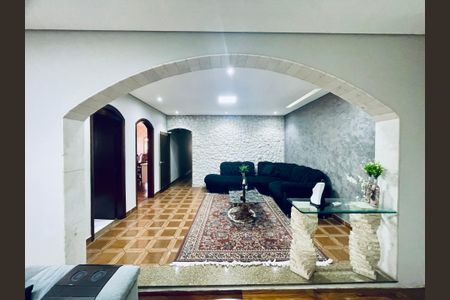 Casa à venda com 5 quartos, 496m² em Vila Galvão, Guarulhos