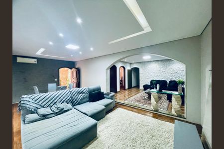 Casa à venda com 5 quartos, 496m² em Vila Galvão, Guarulhos