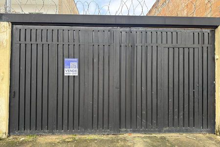 Casa à venda com 160m², 3 quartos e 4 vagas Casa à venda com 160m², 3 quartos e 4 vagasFachada