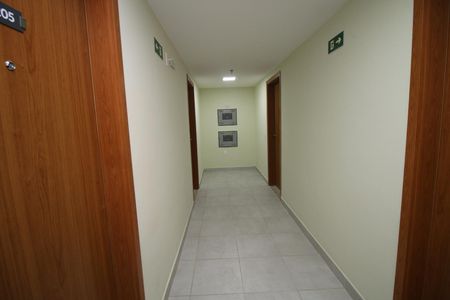 Apartamento para alugar com 47m², 2 quartos e 1 vagaÁrea comum - Corredor de Acesso
