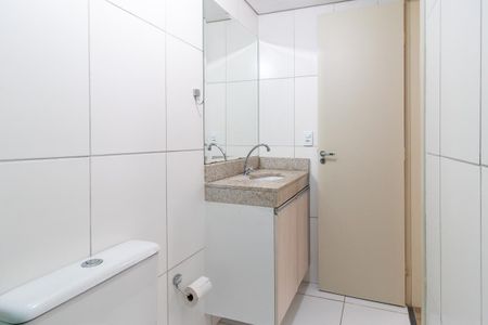 Banheiro Social de apartamento para alugar com 2 quartos, 60m² em Hauer, Curitiba