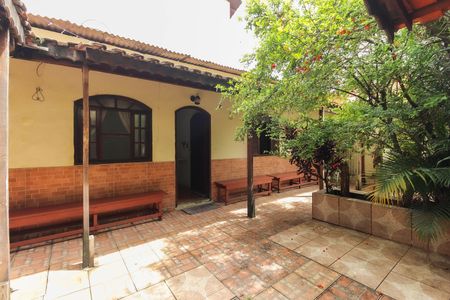 Casa para alugar com 100m², 4 quartos e 2 vagas Casa para alugar com 100m², 4 quartos e 2 vagasQuintal - Churrasqueira