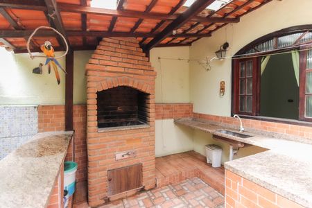 Casa para alugar com 100m², 4 quartos e 2 vagas Casa para alugar com 100m², 4 quartos e 2 vagasQuintal - Churrasqueira