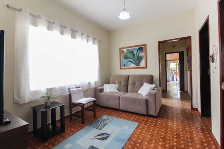 Casa para alugar com 100m², 4 quartos e 2 vagas Casa para alugar com 100m², 4 quartos e 2 vagasSala