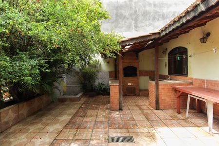 Casa para alugar com 80m², 3 quartos e 1 vaga Casa para alugar com 80m², 3 quartos e 1 vagaQuintal - Churrasqueira