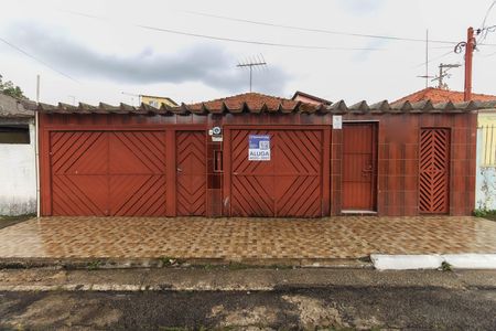 Casa para alugar com 80m², 3 quartos e 1 vaga Casa para alugar com 80m², 3 quartos e 1 vagaFachada