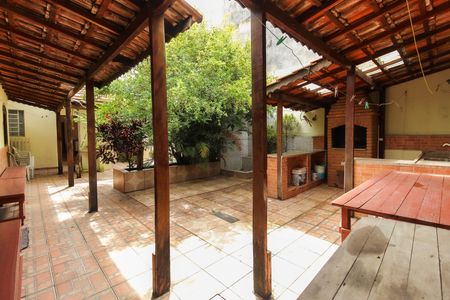 Casa para alugar com 80m², 3 quartos e 1 vaga Casa para alugar com 80m², 3 quartos e 1 vagaQuintal - Churrasqueira