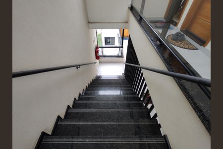 Apartamento à venda com 70m², 1 quarto e sem vagaEscada