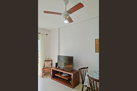 Sala de apartamento para alugar com 1 quarto, 51m² em Vila Tupi, Praia Grande