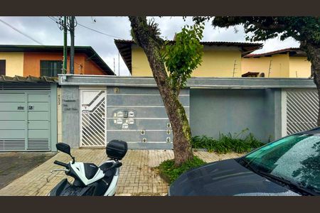 Casa à venda com 100m², 2 quartos e 2 vagasFachada
