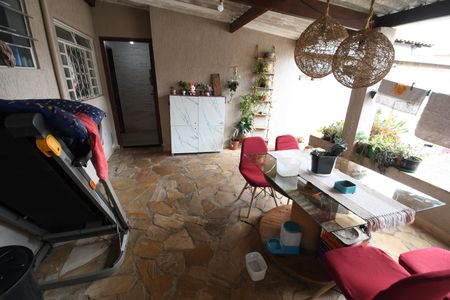 Casa à venda com 65m², 3 quartos e 1 vagaÁrea de Serviço
