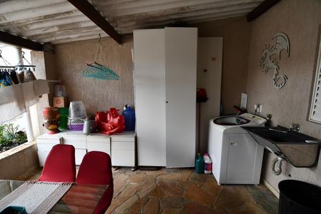 Casa à venda com 65m², 3 quartos e 1 vagaÁrea de Serviço