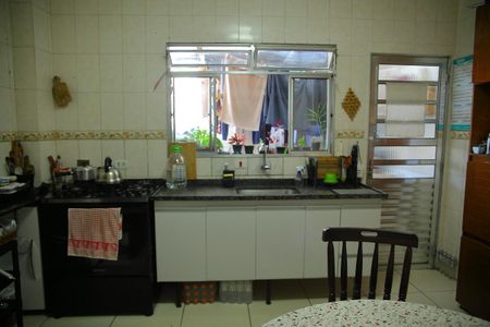 Casa para alugar com 70m², 3 quartos e 2 vagasCozinha