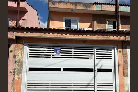 Casa para alugar com 70m², 3 quartos e 2 vagasFachada