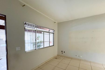 Casa à venda com 70m², 3 quartos e 2 vagasSala