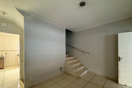 Casa à venda com 70m², 3 quartos e 2 vagasSala
