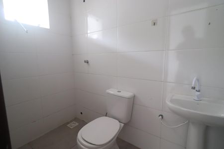 Banheiro kit net 03 de casa de condomínio à venda com 7 quartos, 300m² em Santo Afonso, Novo Hamburgo