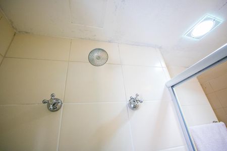 Apartamento à venda com 124m², 4 quartos e 4 vagasBanheiro do quarto 1