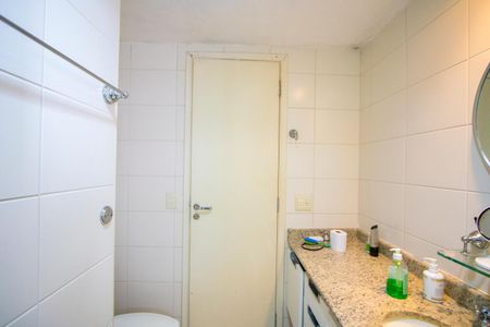 Apartamento à venda com 124m², 4 quartos e 4 vagasBanheiro do quarto 1