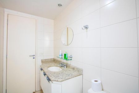 Apartamento à venda com 124m², 4 quartos e 4 vagasBanheiro social