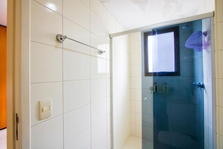 Apartamento à venda com 124m², 4 quartos e 4 vagasBanheiro do quarto 2