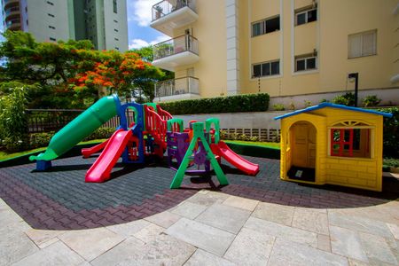 Apartamento à venda com 124m², 4 quartos e 4 vagasÁrea comum - Playground